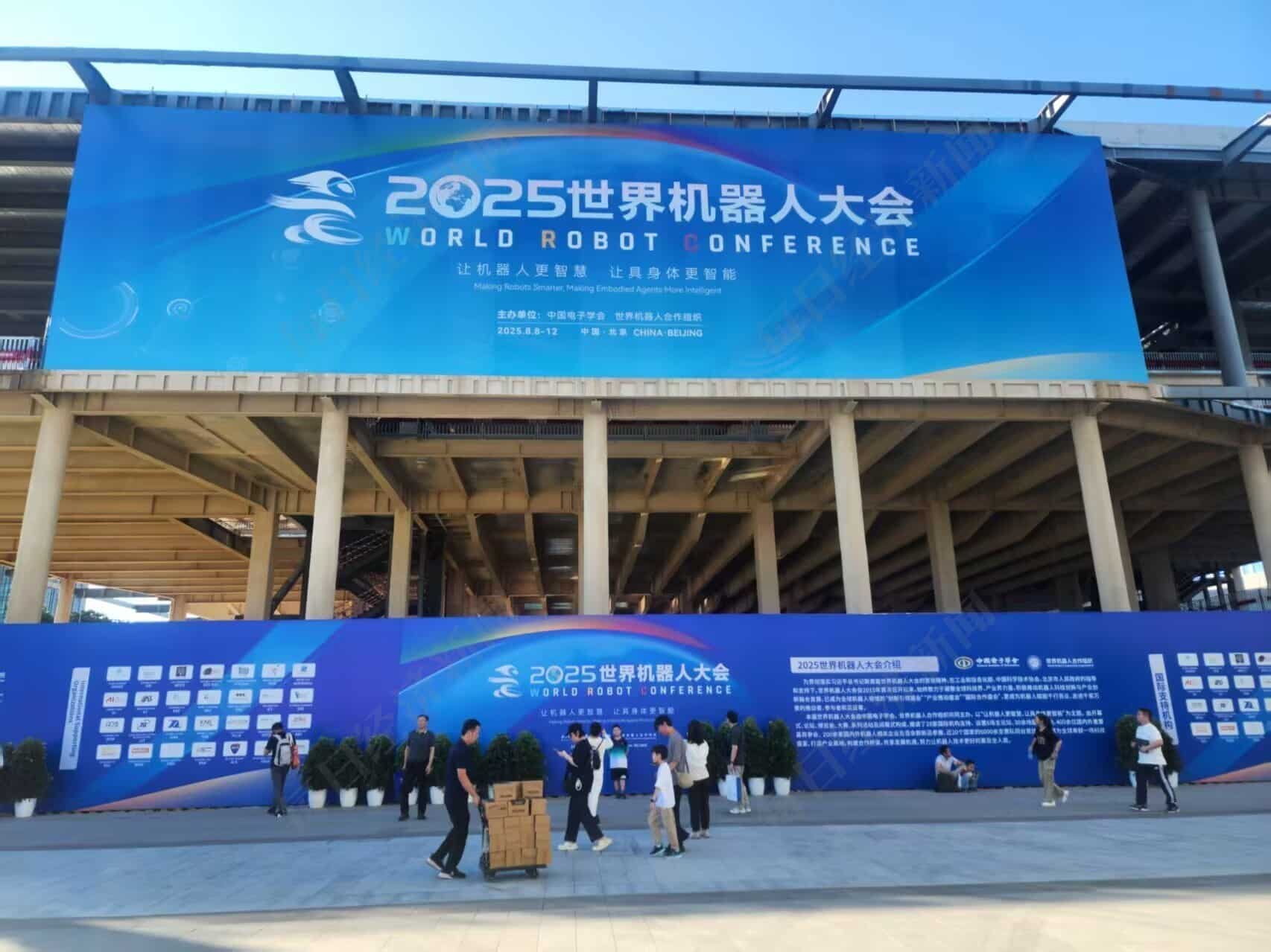 对话丨上市就像「高考」、人形机器人AI能力还不够⋯⋯宇树科技王兴兴谈了这十个问题