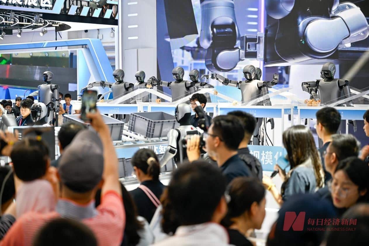 图集丨直击「2025世界机器人大会」：是帮手也是玩伴  人形机器人密集上新