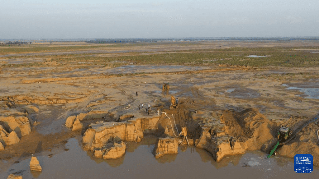 内蒙古一地山洪致10名野营者遇难，2人仍失联，获救19岁女生讲述：总计5个家庭，开了4辆车；当地700余人正地毯式搜救