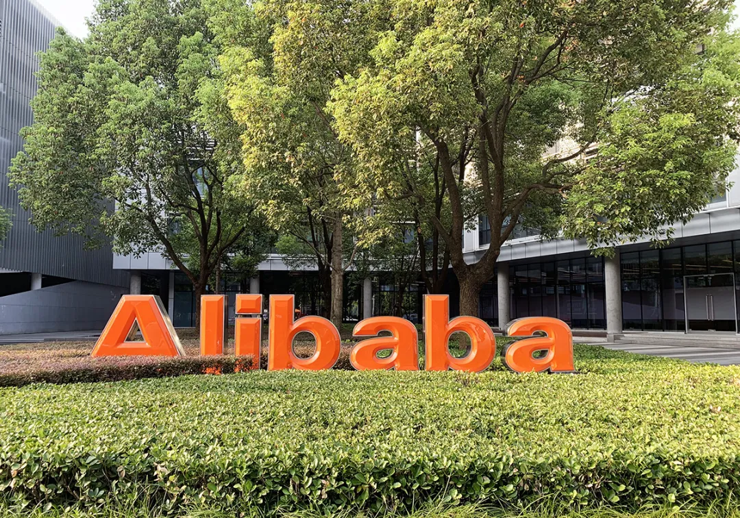 半年净赚423亿元，阿里业绩暴涨，公司高管：不会单独看外卖盈利情况！吴泳铭：过去一年在AI上投了1000亿元