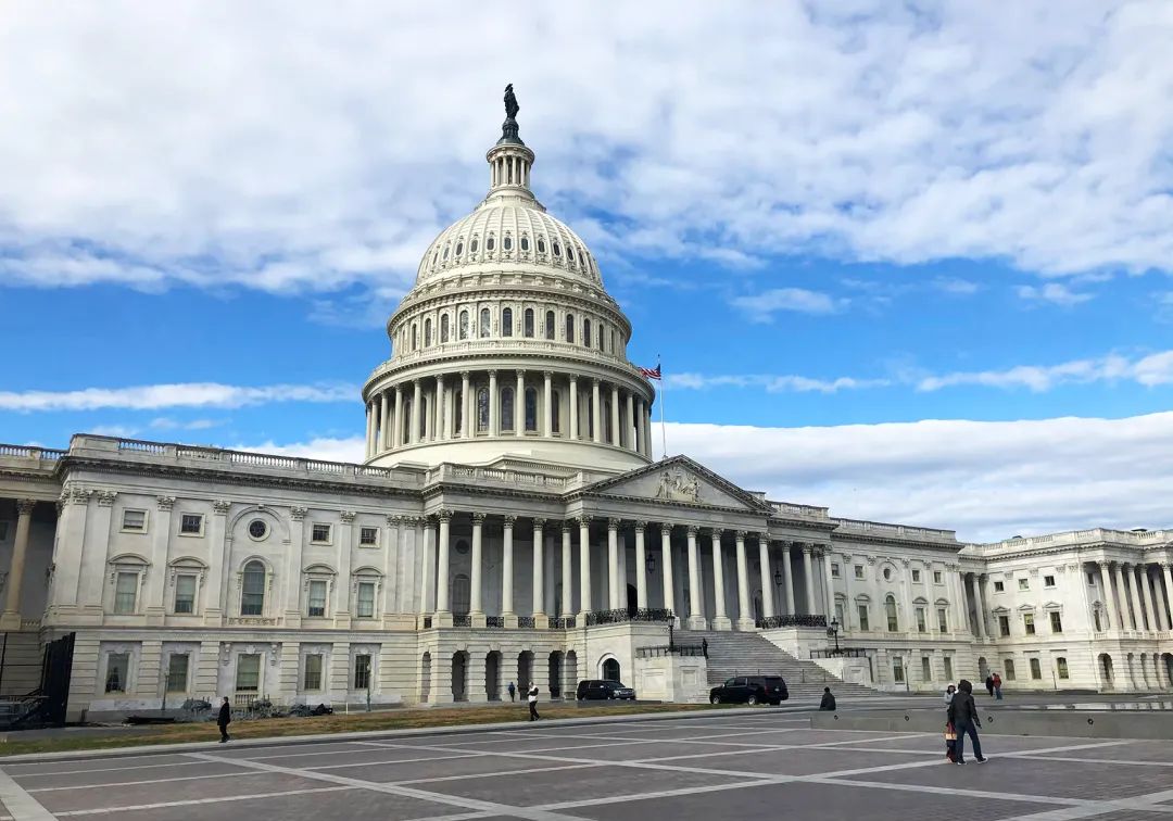 美国国债总额首次超过37万亿美元，美国人「平均」背债近11万美元