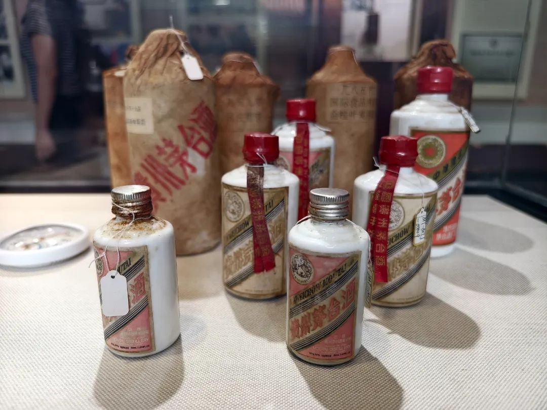 贵州茅台上半年营业总收入超910亿元，增速首次降至个位数！二季度获多只基金大幅增持