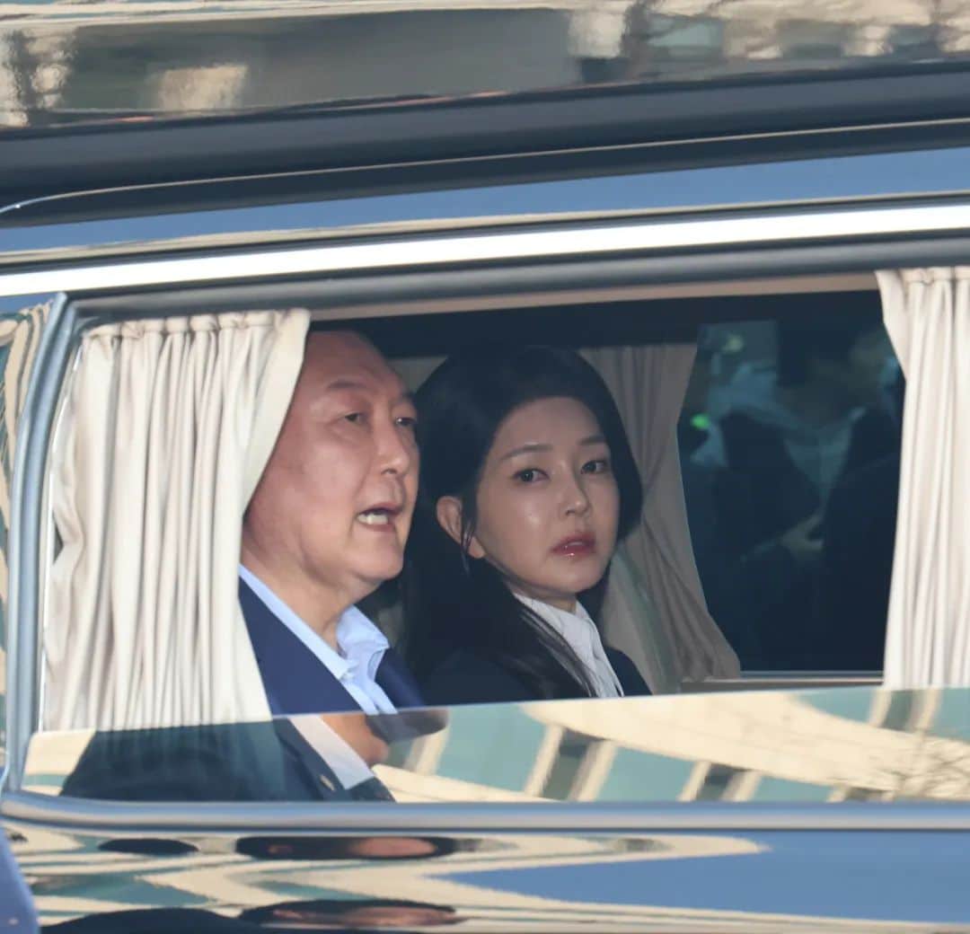 金建希，被拘押！尹锡悦此前已被抓，两人被关在不同拘留所！韩国宪政史首次出现「前总统夫妇同时被捕」