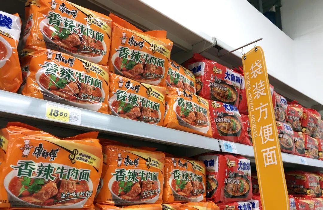 「涨了5毛钱」被商家「背刺」，康师傅少卖11亿元，方便面饮料都在跌，半年流失3400多个经销商
