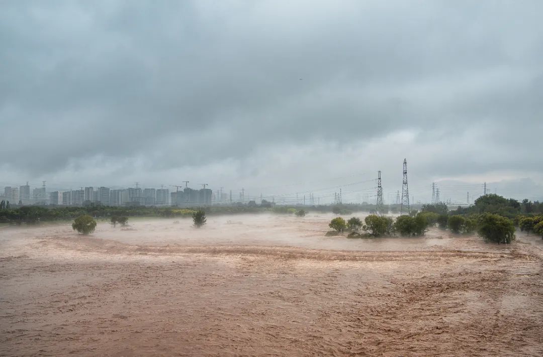 北方暴雨频发，多地突发山洪！对话水文专家徐宗学：防洪何以「为水让路」