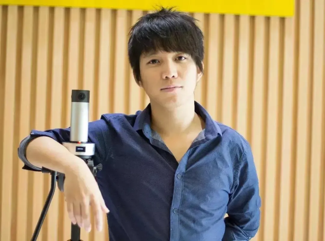 市值900亿元，90后老总给员工「撒钱」引热议，这个巨头要「单挑」大疆？上市2个月股价暴涨370%