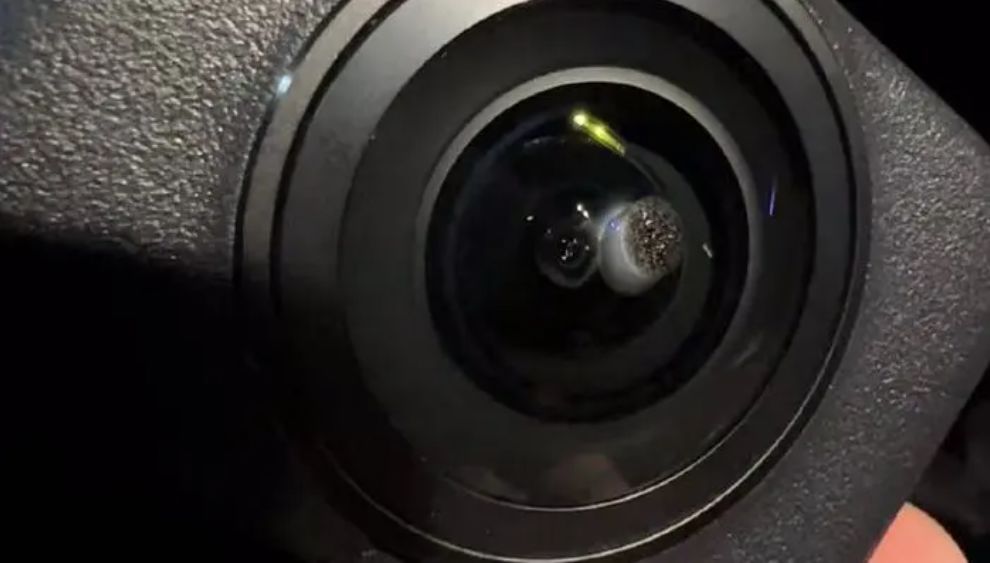 大疆首款全景相机被曝「镜头起雾」，影石创始人深夜回应：「只是个例」