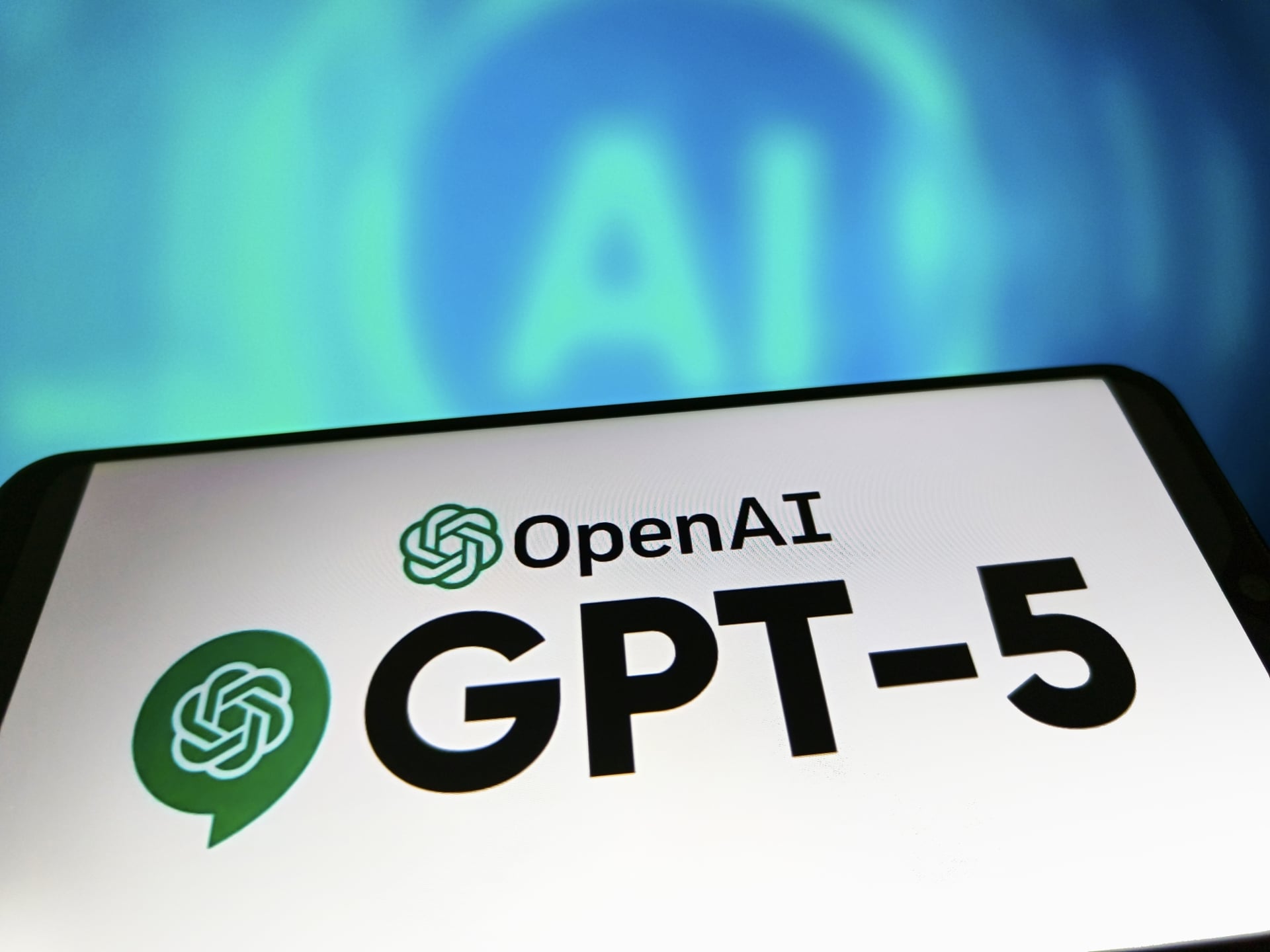 实测GPT-5：写作「AI味」浓，代码「美而无用」，OpenAI为何急于打响价格战