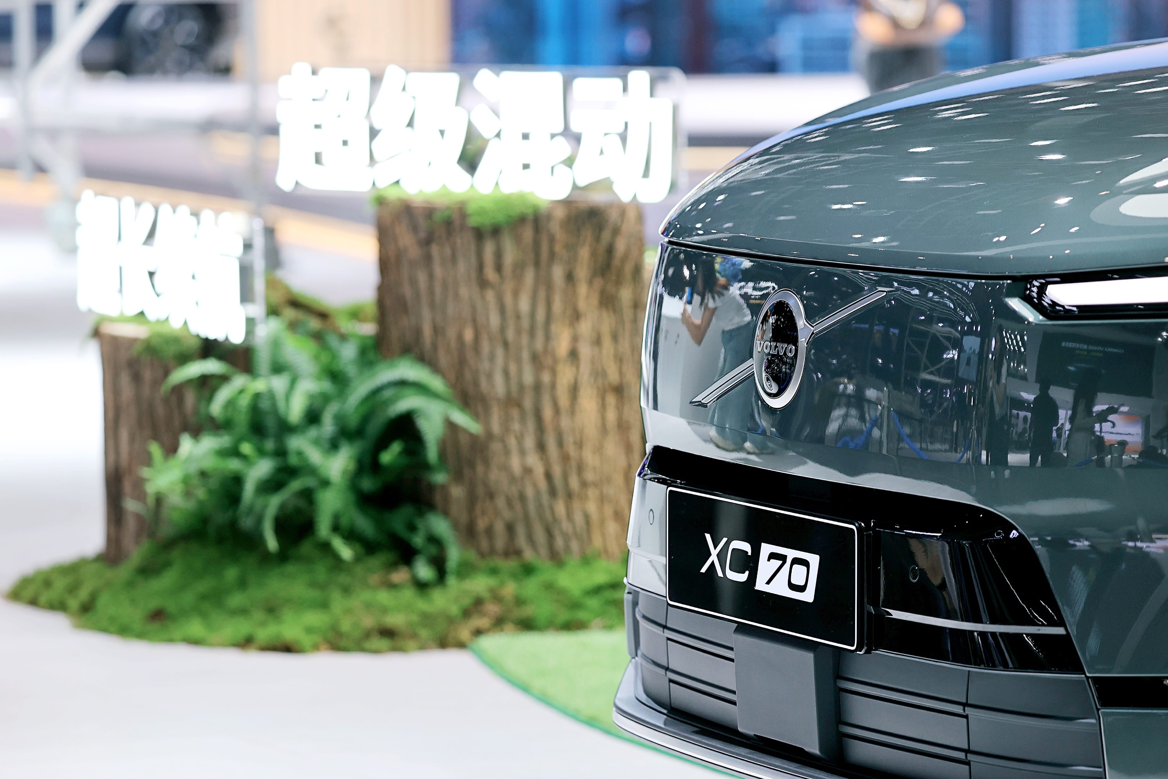 豪车鏖战西南，自主「扩馆」对决，成都车展预演车市新格局