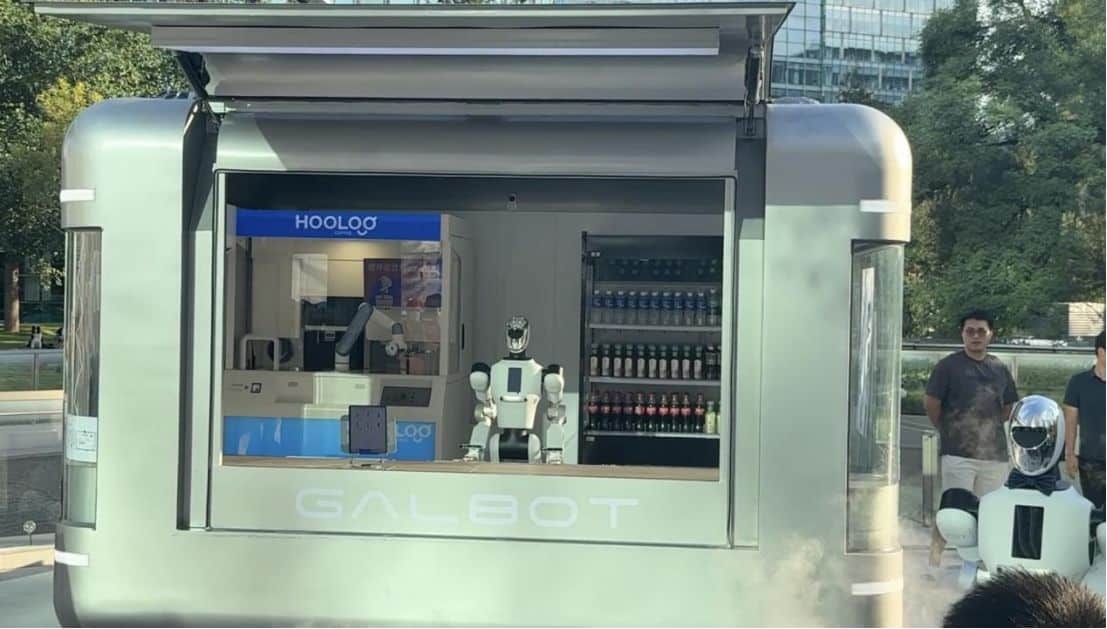 能买水、点咖啡⋯⋯24小时机器人便利店亮相北京街头：银河通用具身智能商业化破圈？
