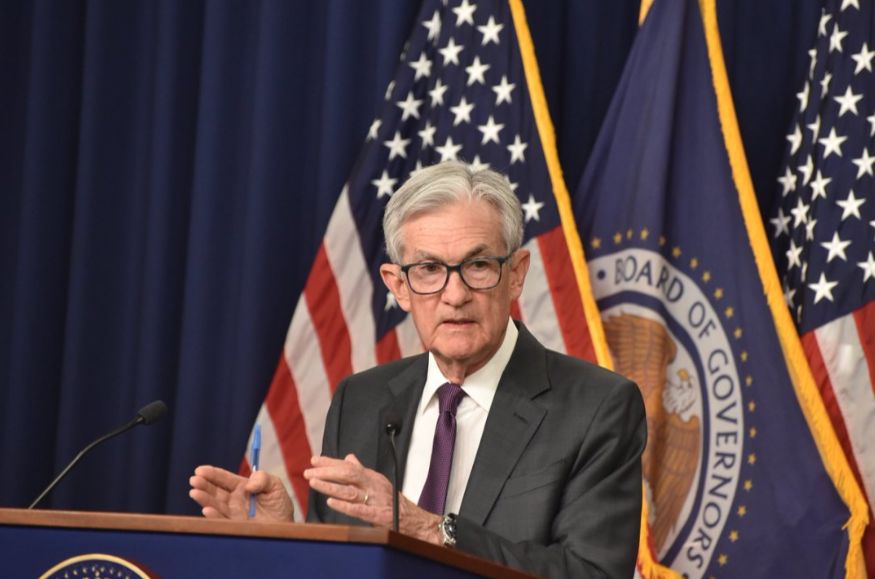 鲍威尔的「绝唱」：释放最强降息信号，美国「债务死亡螺旋」的幽灵已浮现