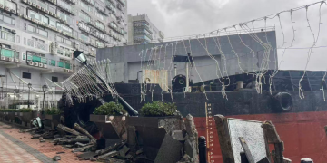 台风「桦加沙」来袭：香港已有82人受伤、有轮船撞毁护栏 深圳直径1米大树被吹倒 专家：降雨将成主要威胁