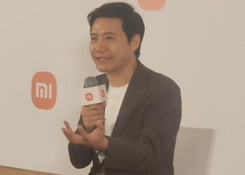 对话雷军：和苹果的竞争漫长而痛苦 国产汽车都在进步，没必要在竞争上搞得很难看