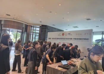 自行车「双赛」齐发点燃热情 驻华使节盛赞航空港发展奇迹