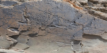 青海秦代石刻官方鉴定为真！每经记者第一时间采访古文字学家，详解鉴定过程、深远意义和未来谋划