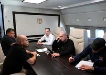 绕600公里多花2小时，以总理在赴美专机上下令空袭也门，内塔尼亚胡为何要绕道？胡塞武装凌晨反击，数百万以色列人逃往防空掩体