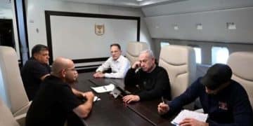 绕600公里多花2小时，以总理在赴美专机上下令空袭也门，内塔尼亚胡为何要绕道？胡塞武装凌晨反击，数百万以色列人逃往防空掩体