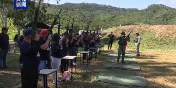 委内瑞拉派兵携武器进社区培训居民，委外长喊话美国停止加勒比海军事行动！特朗普政府对数十万委移民「出手」......