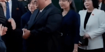 朝鲜电视台播出金正恩出席九三阅兵纪录片，诸多场景首次披露