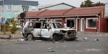 马达加斯加首都发生骚乱，当地华人：花钱请警察和部队打退暴徒进攻，抱团24小时轮班，有老板损失或超5000万元