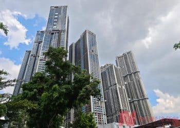 大量老房仍未拆除，120亿元「天价入股」遭紧急澄清！这个深圳旧改「巨无霸」何去何从？