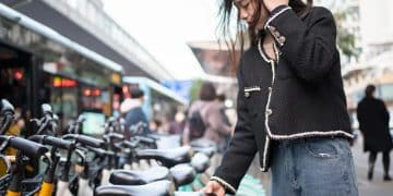 刚扫的单车，没骑几分钟就「车轮抱死」，人被摔骨折！共享单车自动落锁？青桔、哈啰回应：不存在因技术缺陷导致自动落锁情况