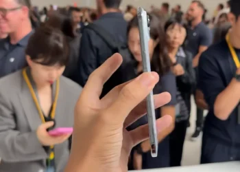 iPhone Air在华发售延期，获批后将推动手机无卡化？业内人士：此机型略「鸡肋」，预计影响不大