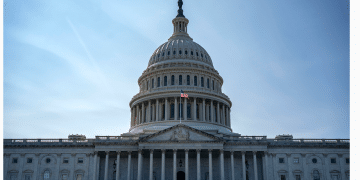 44票对48票，「续命」法案被参议院否决，美政府资金仅能坚持10天！特朗普：很可能会「关门」！美股创新高，金价大涨，油价大跌