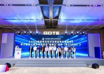 每经智库、城市进化论在数贸会上发布《城市低空经济「链接力」指数（浙江2025）》