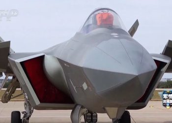 歼-20首次静态展示 意味着什么？