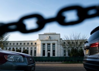 美联储降息 对我们有何影响？普通投资者该怎么做？