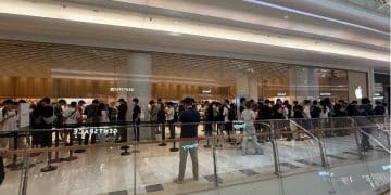 实探17系列首发！Pro被冷落、标准版受追捧 店员直呼「有点忙不过来了」