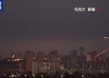 泽连斯基称乌多地遭大规模空袭 已致4死80余伤