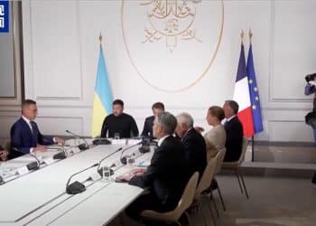 欧洲国家讨论向乌派兵！普京喊话：在乌外军将成合法打击目标！梅德韦杰夫最新表态