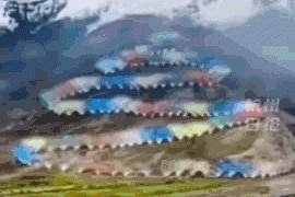 「感谢全力支持我们在这大闹天宫」，蔡国强现场感言曝光，央视记者探访：3天后现场仍有痕迹！当地村民：事发地离青稞种植地仅300多米