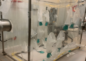 新药实验操作中两员工窒息死亡，调查报告公布！知名上市公司总裁被建议处罚，其年薪超190万元，公司曾因两女员工实验室互殴刷屏