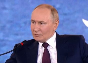 马克龙称26国将向乌派兵，普京：敢来就打！目前无法与泽连斯基就关键问题达成协议，进行接触意义不大