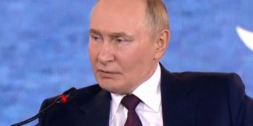 马克龙称26国将向乌派兵，普京：敢来就打！目前无法与泽连斯基就关键问题达成协议，进行接触意义不大