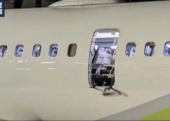 机舱应急门脱落、放行问题飞机……波音因「存在数百项质量体系违规行为」，面临高额罚款