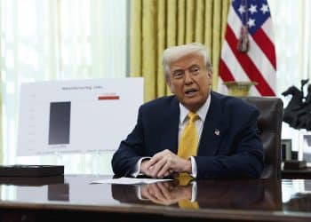 特朗普将这一签证申请费用提高至 10万美元，白宫回应：一次性收费、新老划断