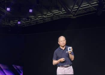 三年三代芯！徐直军罕见披露华为昇腾芯片演进路线图，以「超节点+集群」突破算力瓶颈