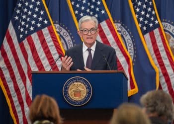 特朗普的「沉默48小时」：揭秘美联储降息背后，鲍威尔如何赢得一场11:1的独立性之战