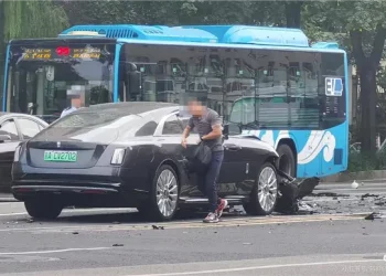 陈震再度回应「劳斯莱斯闪灵车祸事件」