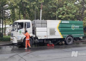 「智慧大脑」让城市一尘不染：马路有了「体检师」，30分钟清除「亚健康」｜「长假走中国•AI探热度」系列报道⑥