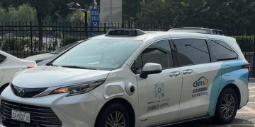 Robotaxi开进北京三环！记者亲测：复杂路况行驶「丝滑」，「一口价」无附加费