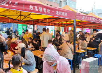 天水麻辣烫、淄博烧烤、荣昌卤鹅⋯⋯每经记者重访网红城：后网红时代，如何重塑城市经济活力？