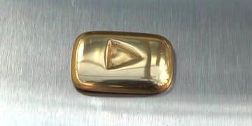 金价在创纪录的反弹后走软，但仍有望实现连续第九周上涨