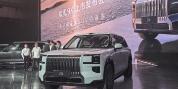 新车密集登场 ，中国车企上演「旗舰对决」：技术突破、坚持原创成为制胜关键