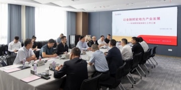 铜仁市委副书记、市长穆嵘坤一行莅临东海期货调研