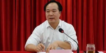 33岁升正处，「80后」县长欧明锋，被双开！严重违纪违法，长期将他人租用的房屋作为活动场所，组织老乡、商人老板打牌、宴饮